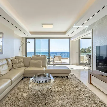 Les Rivages Apartment *